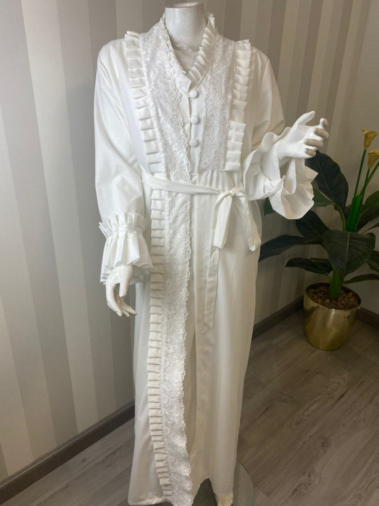 Reception gown for newborns