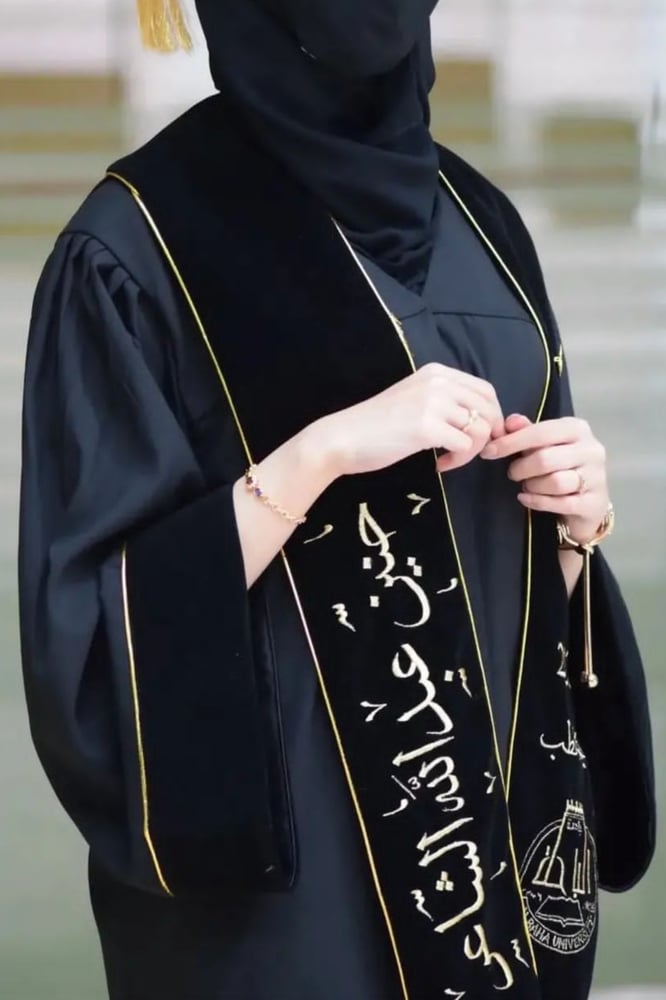 عباية تخرج كريب تفصيل حسب الطلب