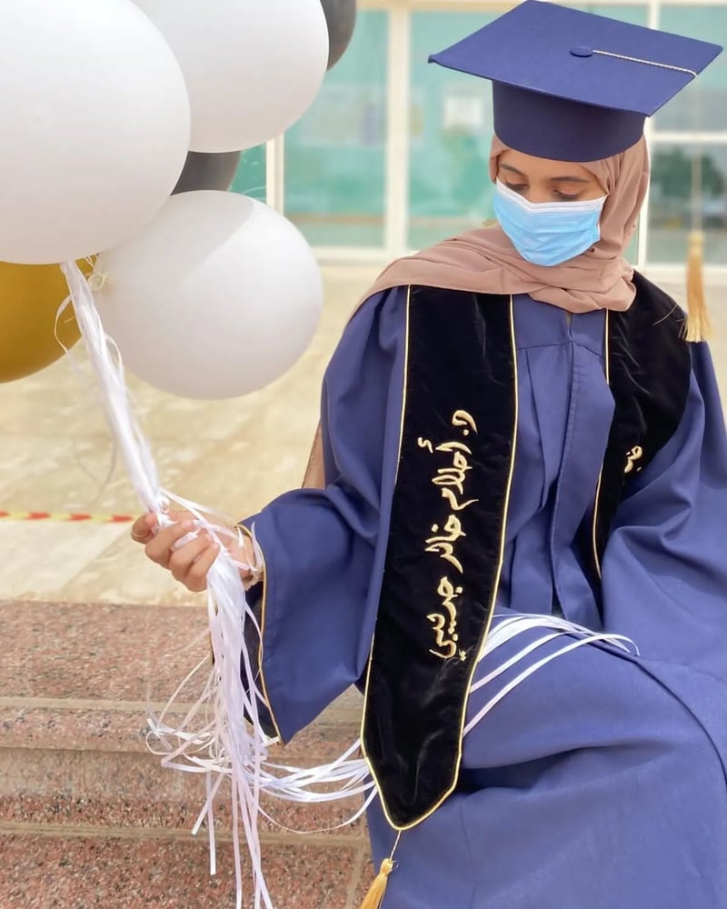 عباية تخرج كريب تفصيل حسب الطلب