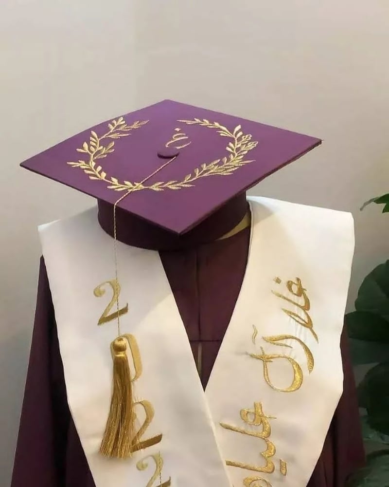 عباية تخرج كريب تفصيل حسب الطلب