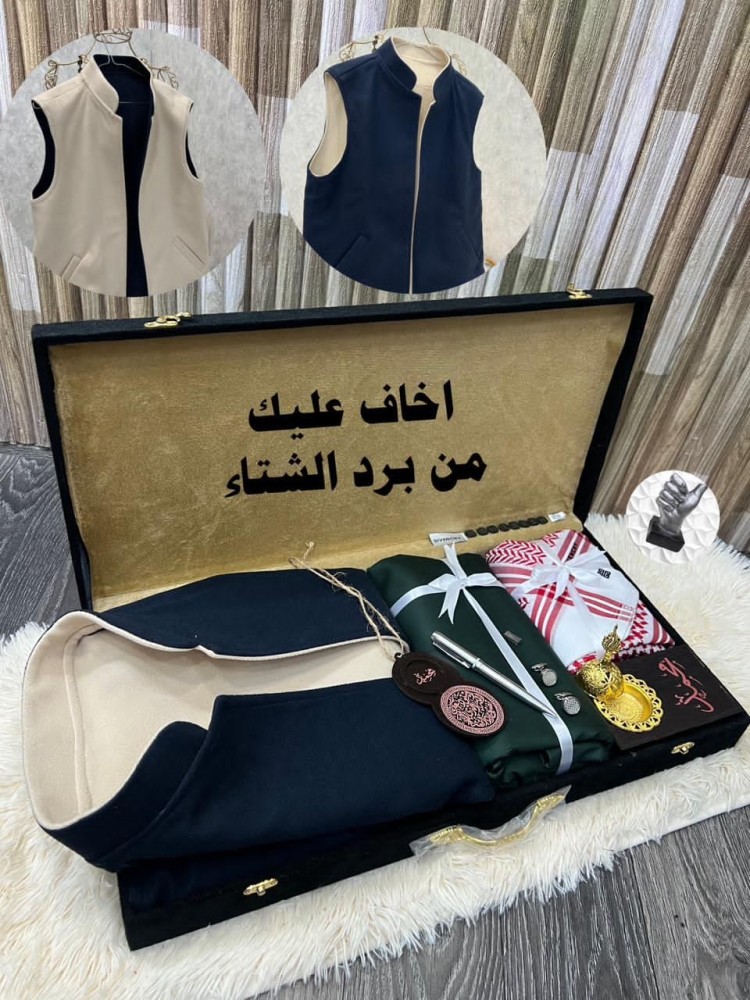 ى  *طقم/رجالي  * *  قماش رجالي جفنشي  شتوي جوده ممتازه  *3 متر وربع عرضين   *شماغ تقليد جفنشي  جوده ممتازه    مقاس/55/58/60 لوقو الجيب حديد  سيداريه كوخ دبل فيس   بامكانك لبسه على الجهتين متوفره مقاسات  S/M/L/XXL//XL مبخره فخمه تصميم الاسم على الطلب
