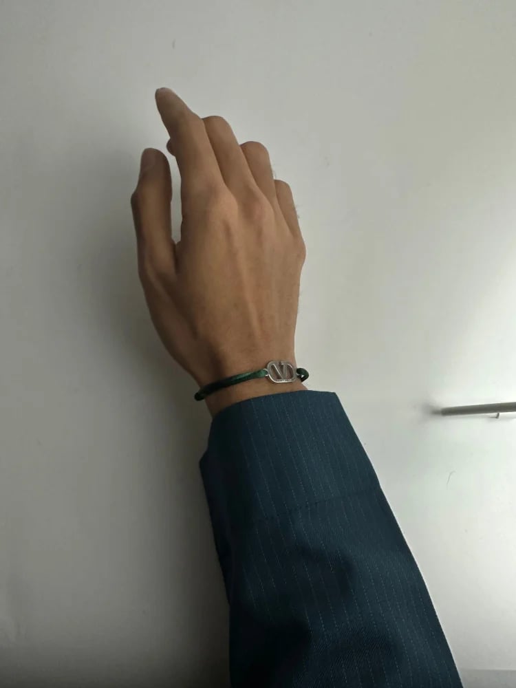 سوارة فالنتينو الوان