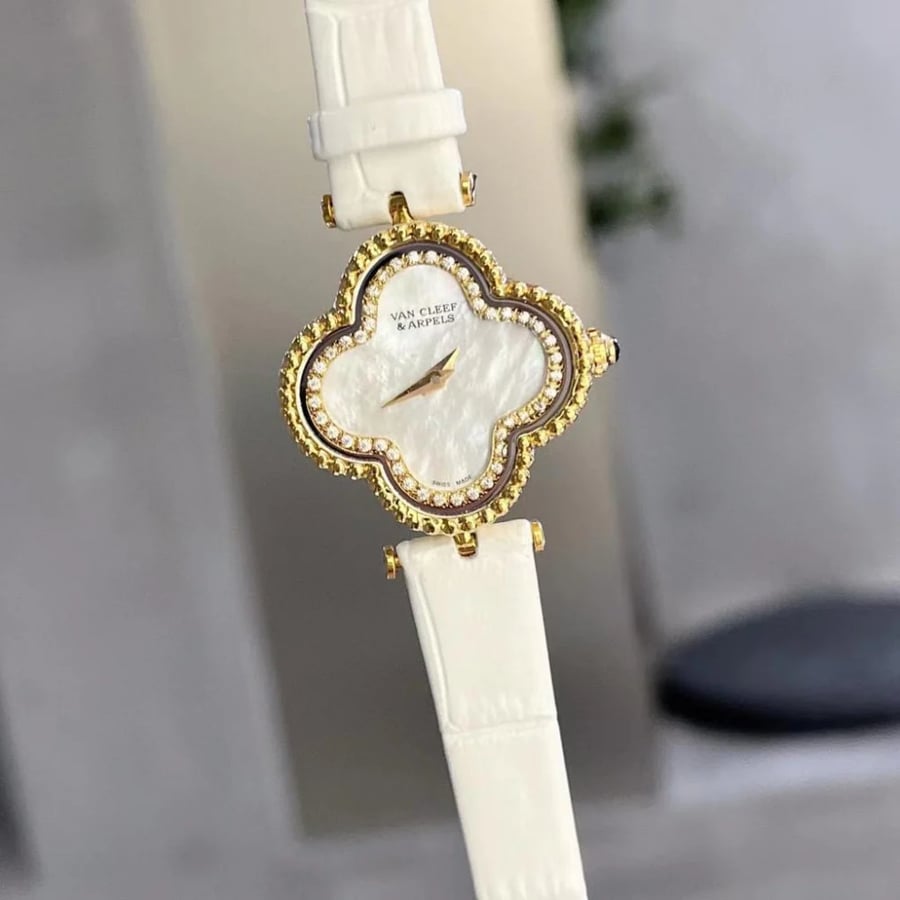 Van Cleef white and gold watch with all accessories