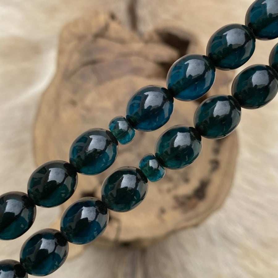 Saffron-colored prayer beads - Karkousha
