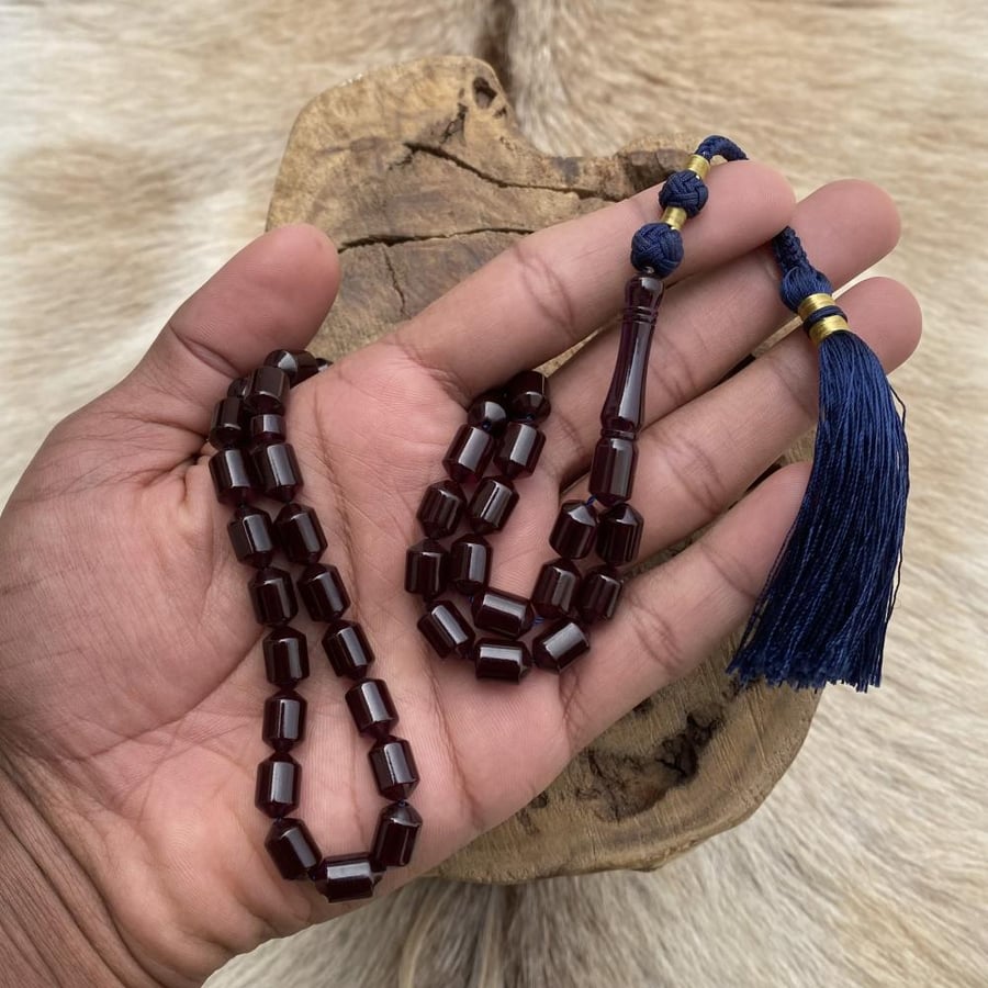 Saffron-colored prayer beads - Karkousha