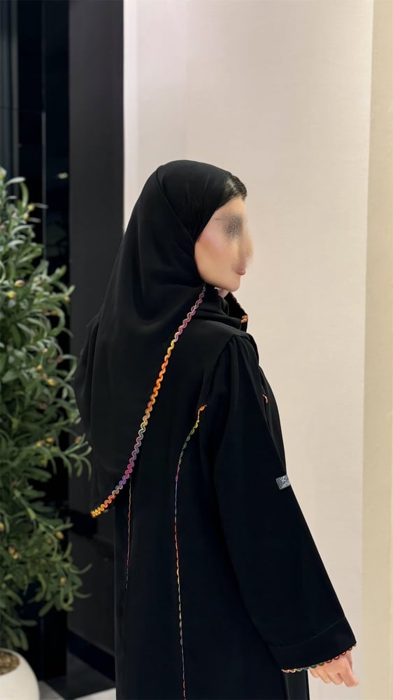 عباية بليزر قوس | سيراميك إندونيسي أسود بكلفة ملونة