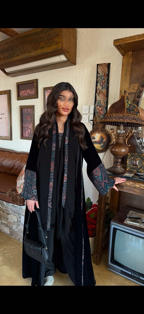 عبايه دلال  الهبه كشميري موديل قيطان