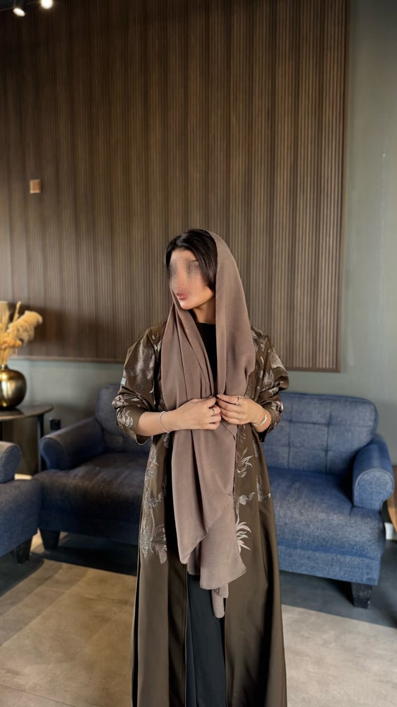 عبايه نجلا  تطريز كمبيوتر لون بني