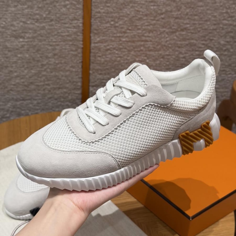Bouncing sneaker