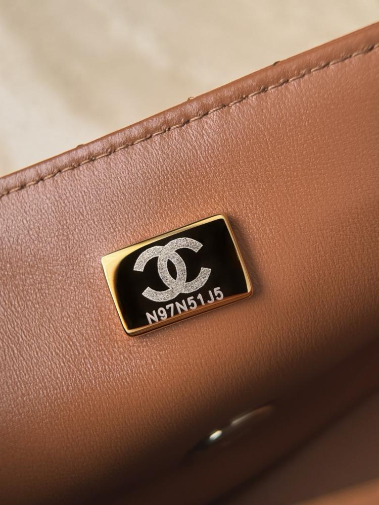 Mini flap with top handle ghw