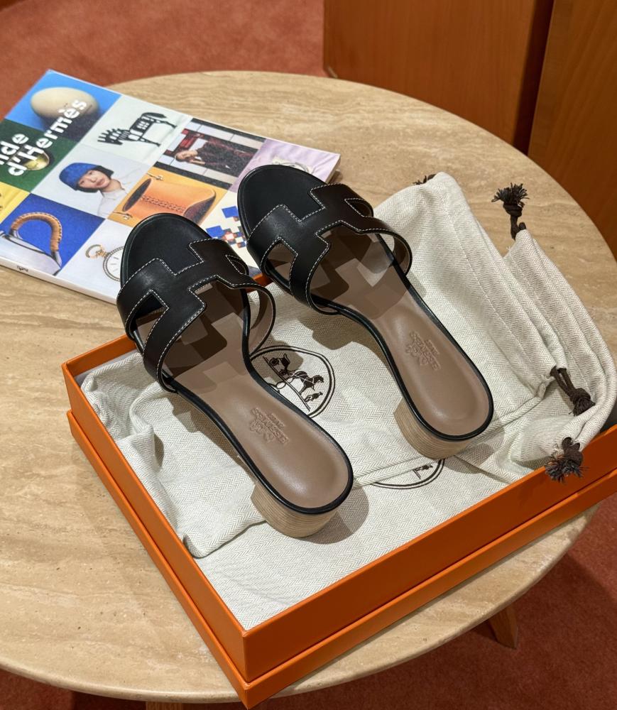 Hermès Oasis Noir Swift Sandal