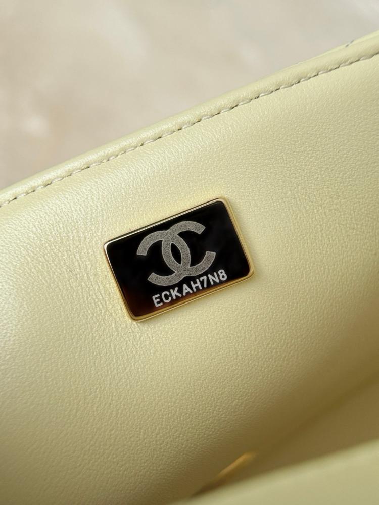 Mini square classic flap shiny gold