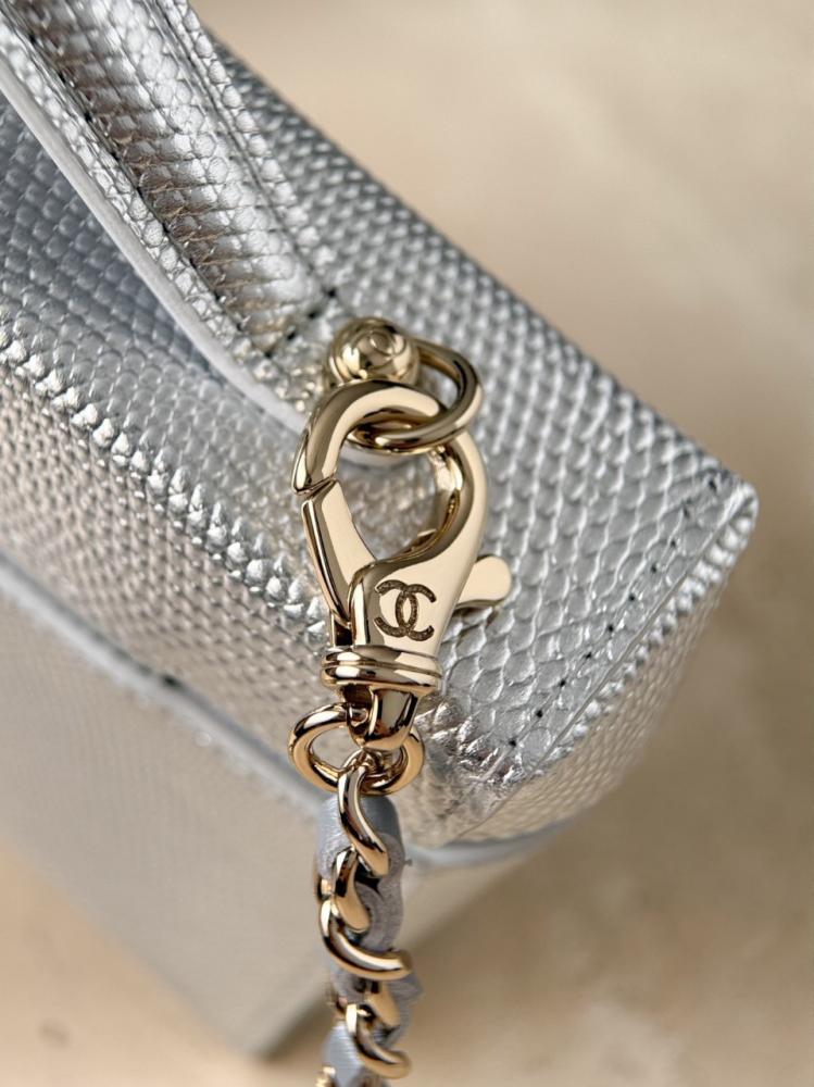 Vanity with chain