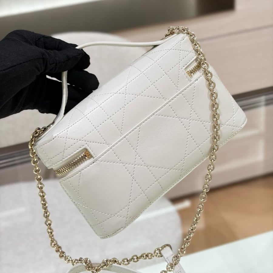 Mini soft vanity