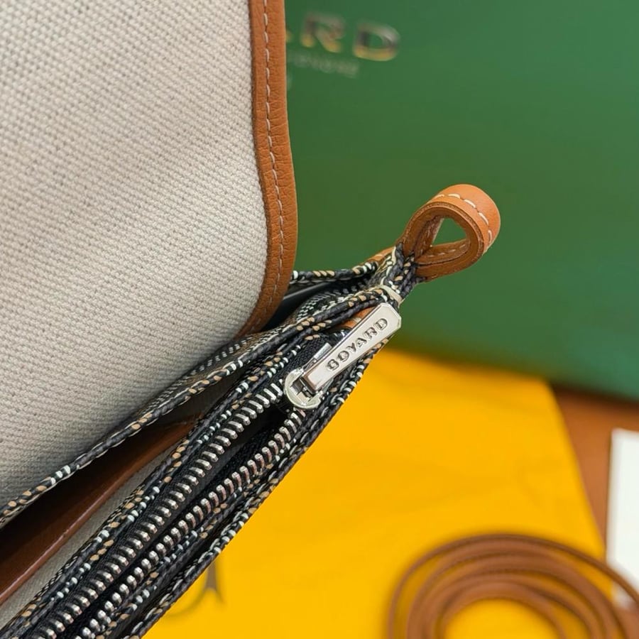 Plumet pouch-wallet