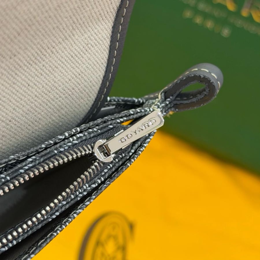 Plumet pouch-wallet