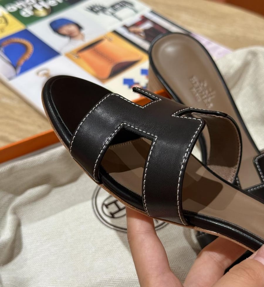 Hermès Oasis Noir Swift Sandal