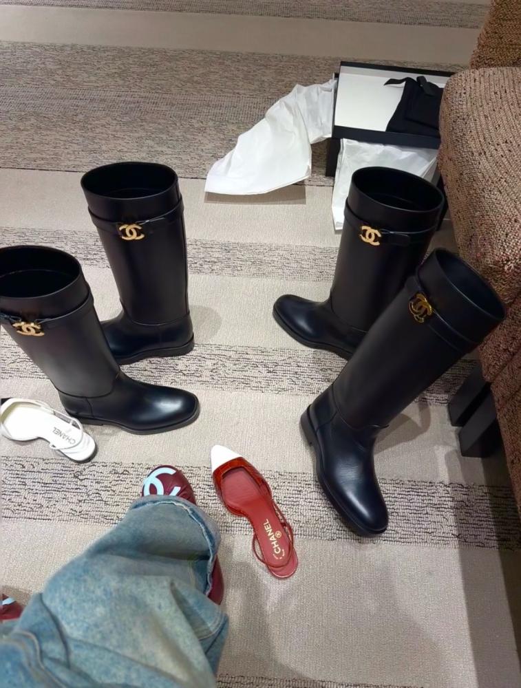 Chanel 26b boot