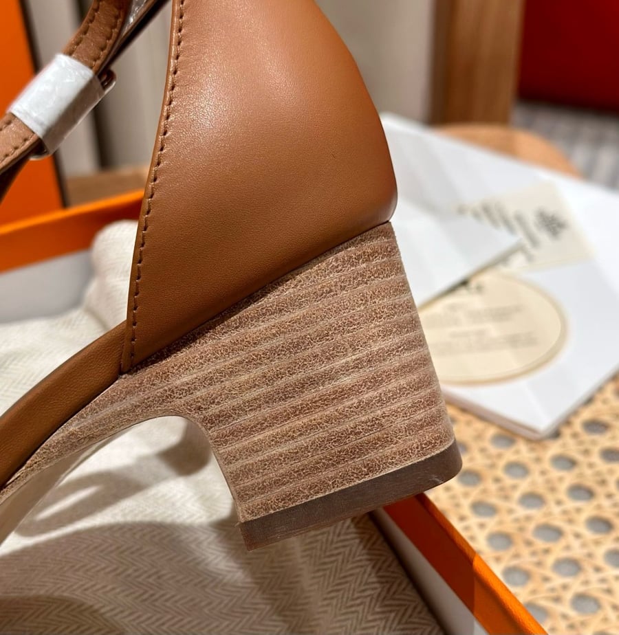 Hermès Gold Encens 50 Swift sandal