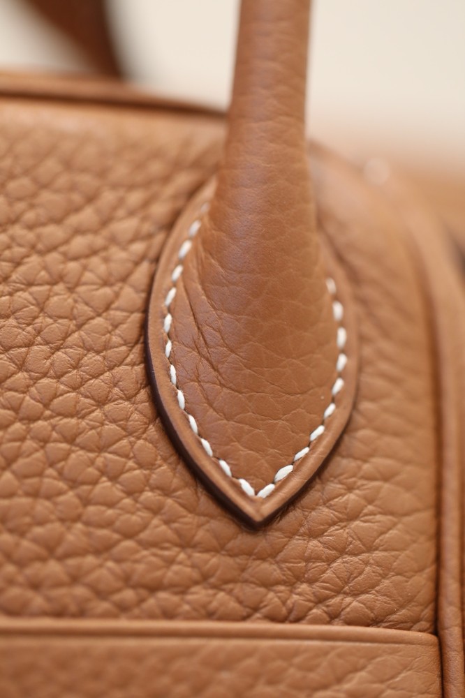 Hermès Lindy 26 Gold Color TC Phw