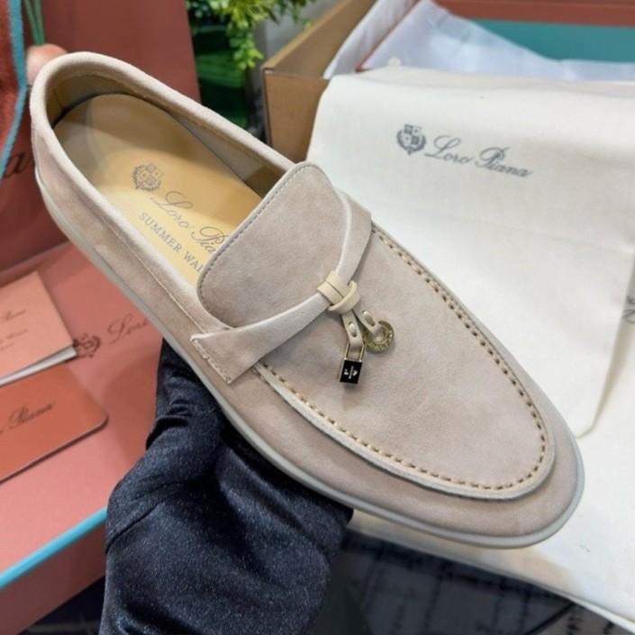 Loropiana summer walk