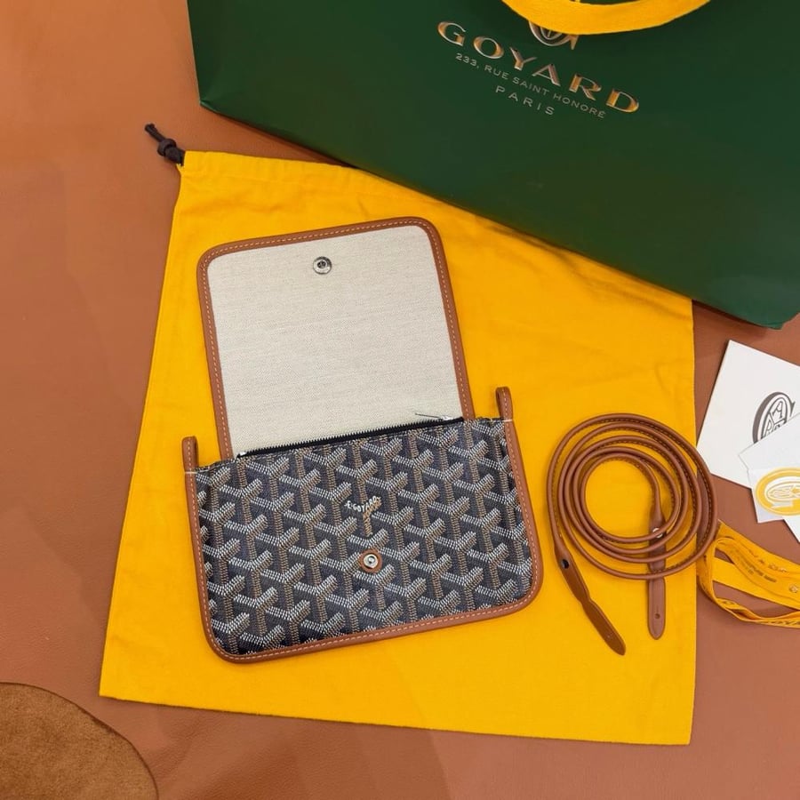 Plumet pouch-wallet