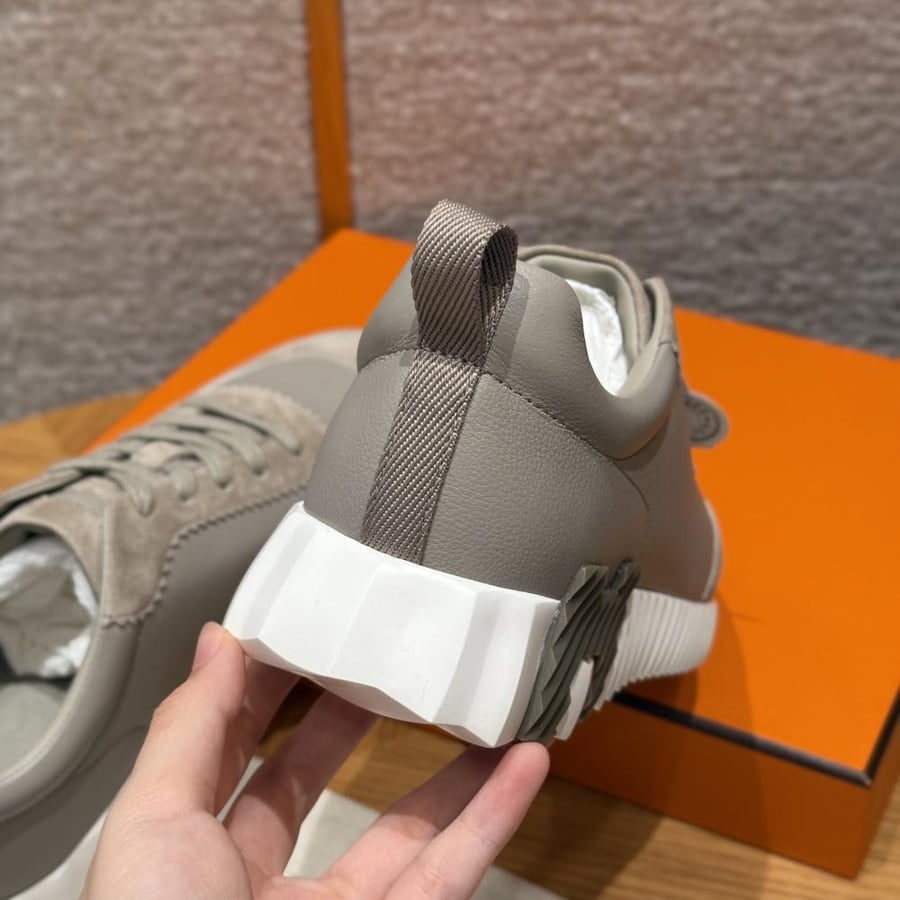 Bouncing sneaker