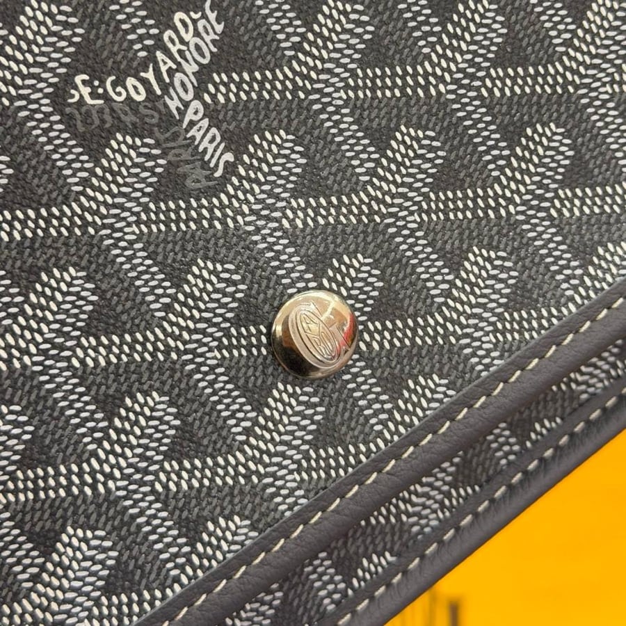 Plumet pouch-wallet
