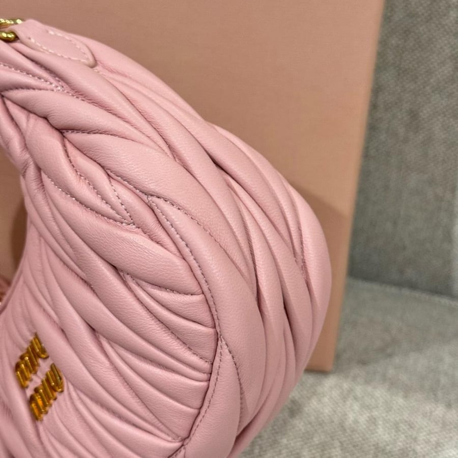 Miu miu Wander hobo 17.5cm