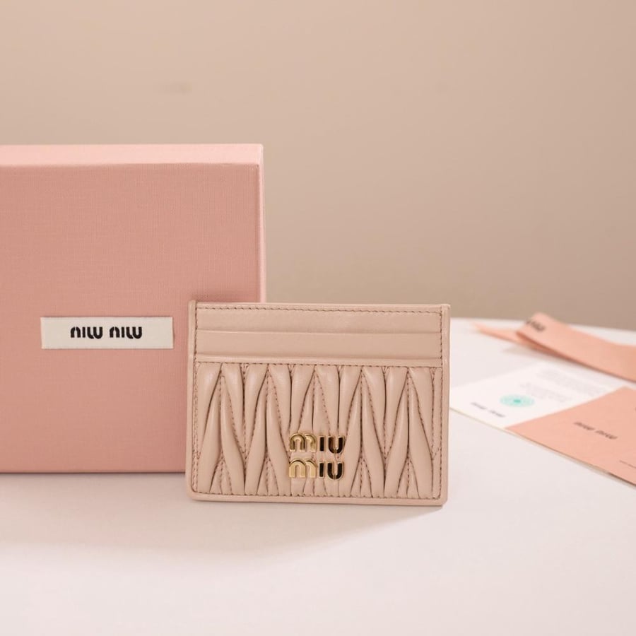 Matelassé card holder