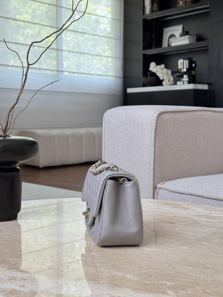 Mini square classic flap