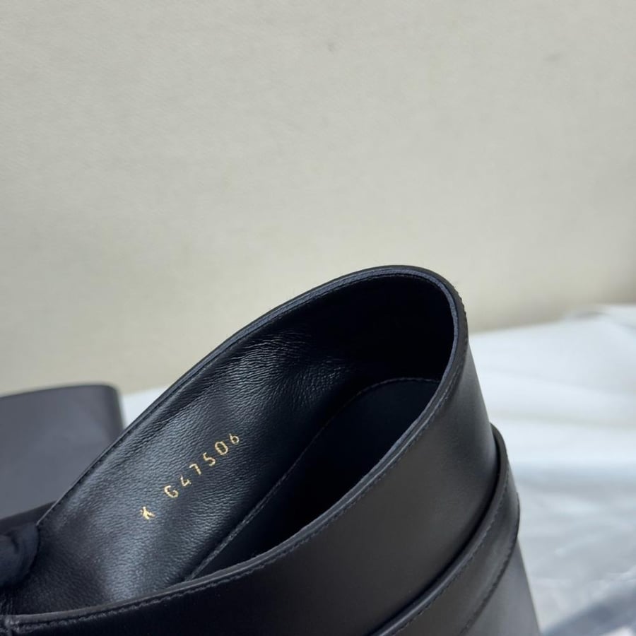 Chanel 26b boot