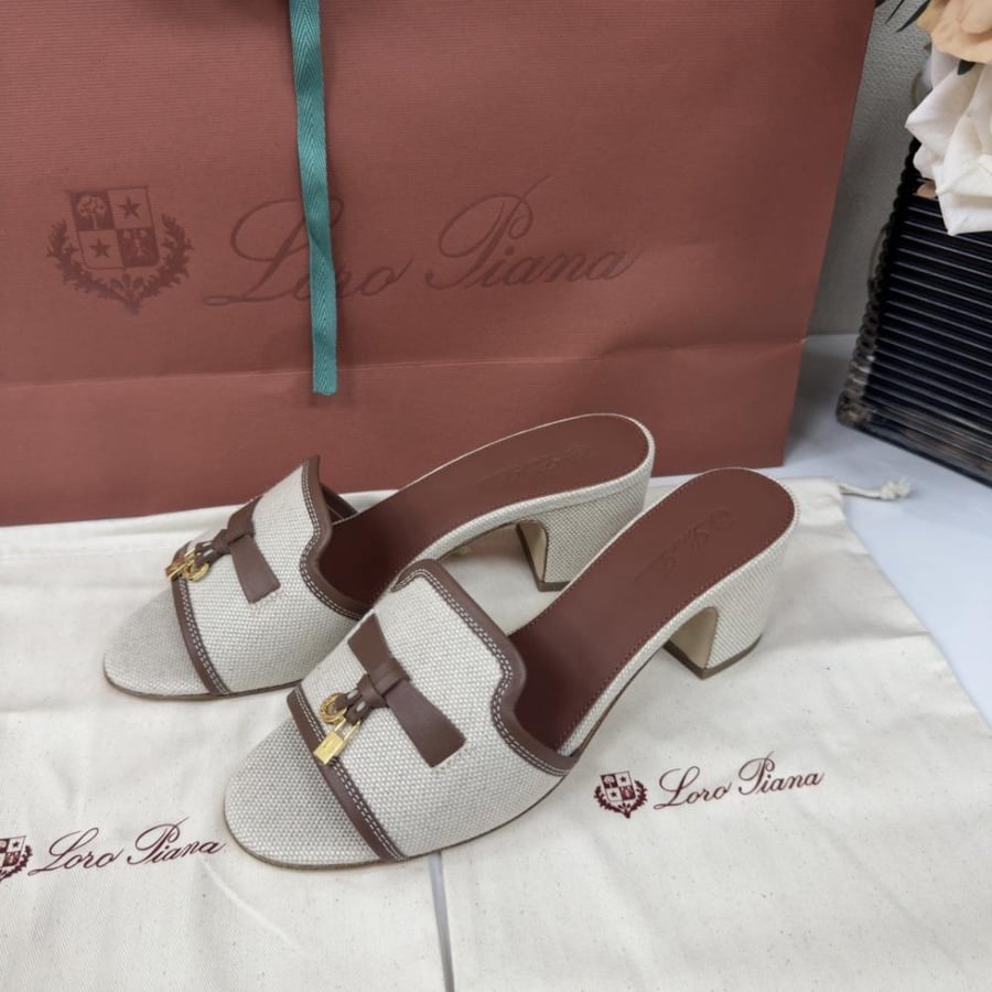 Summer charms sandal