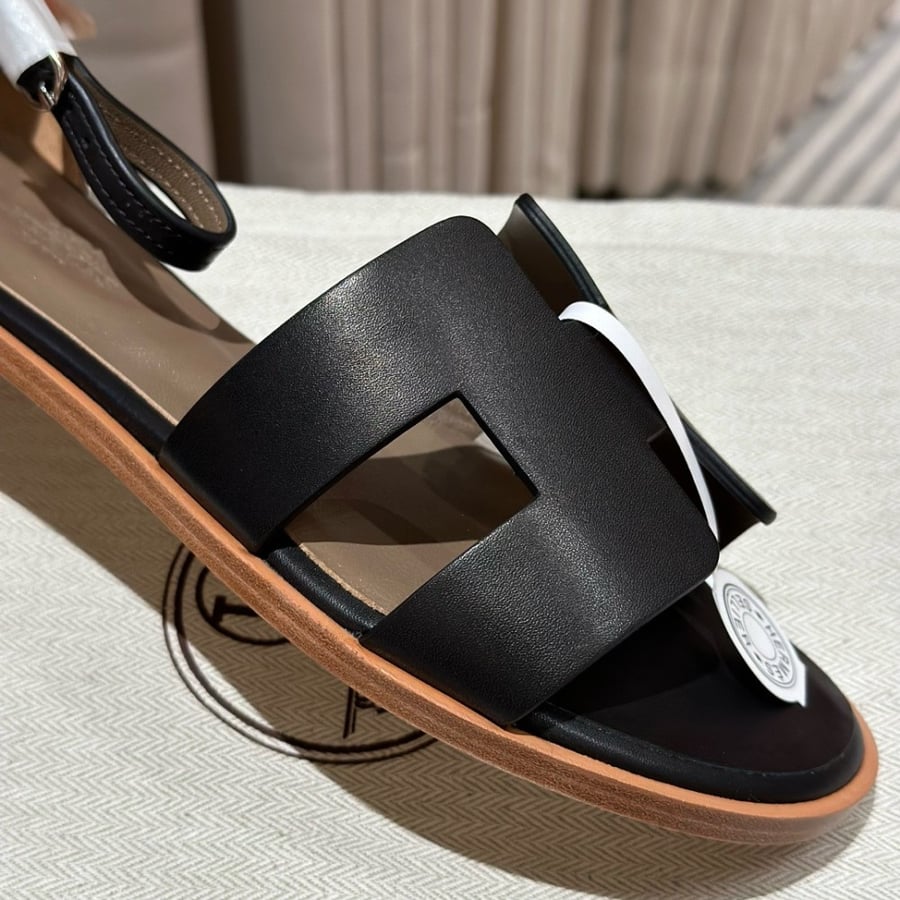 Hermès Noir Santorini Swift sandal