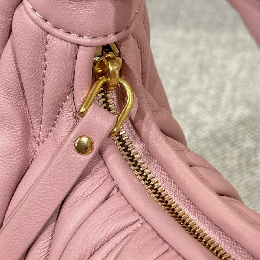 Miu miu Wander hobo 17.5cm