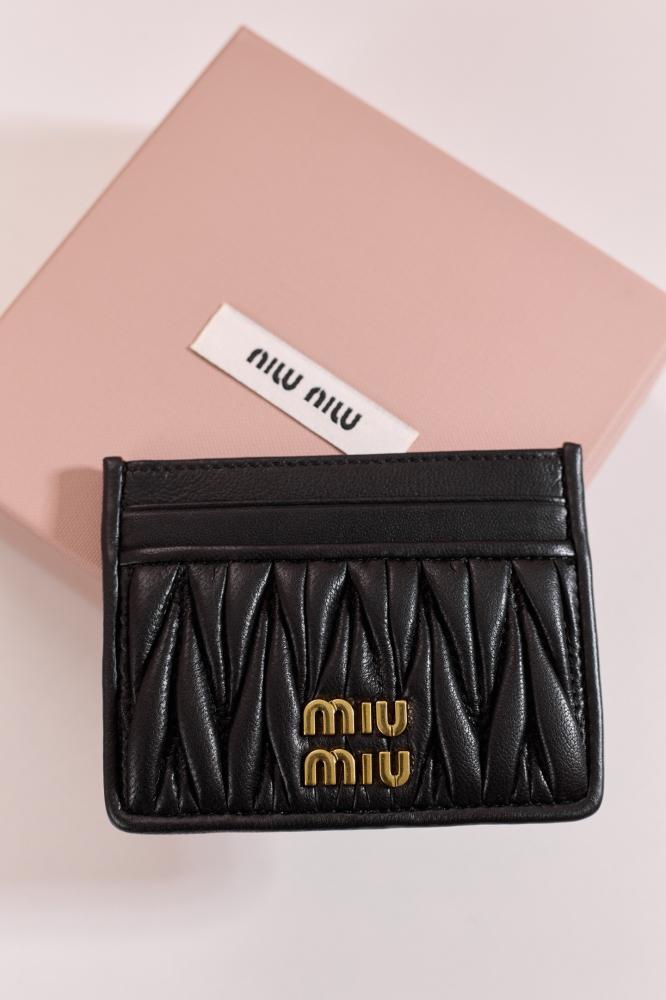 Matelassé card holder