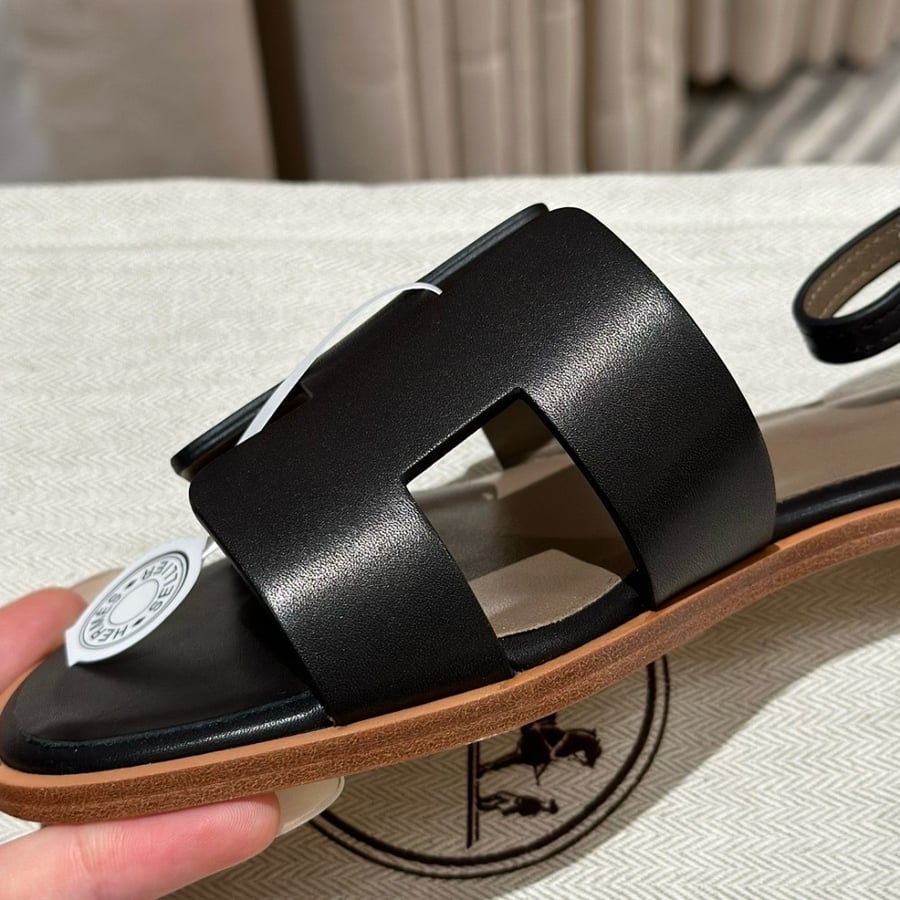 Hermès Noir Santorini Swift sandal