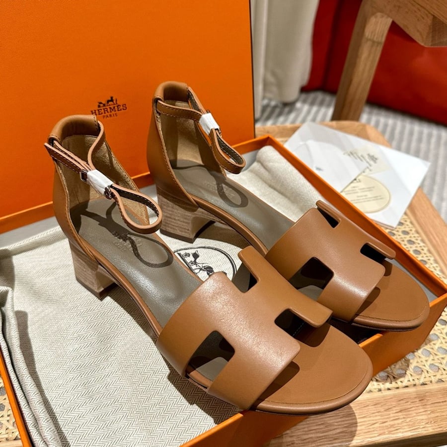 Hermès Gold Encens 50 Swift sandal