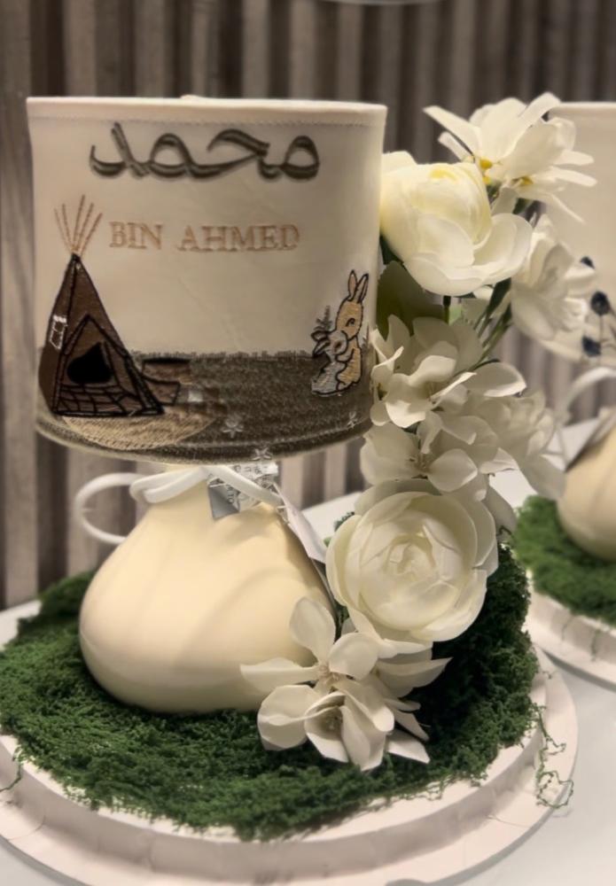 Embroidered lamp cover + flower arrangement