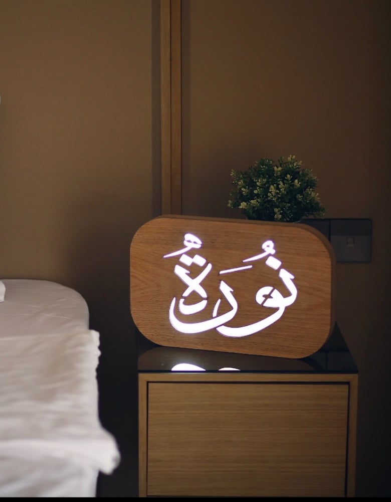 ديكور مضيئ بحفر اسم-ديكور مضيئ باسم-ابجورة-ابجورة مضيئة-ابجورة بالاسم