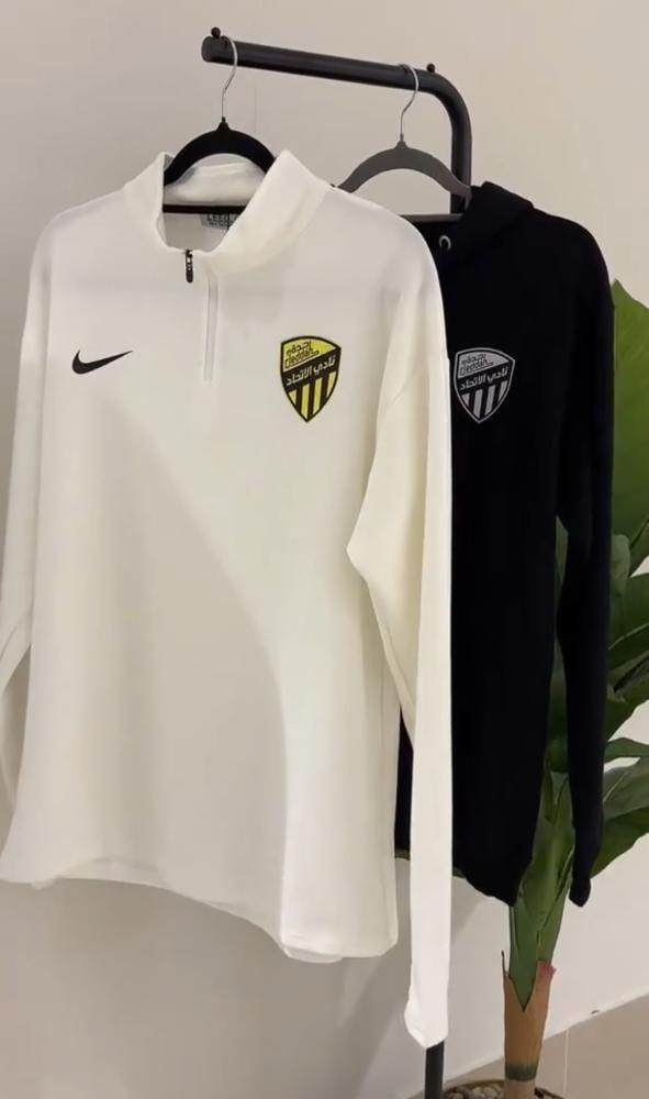 سويتر الاتحاد كلاسيك بفتحة اصابع