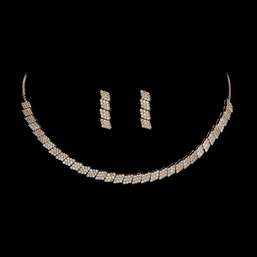 طقم مجوهرات.