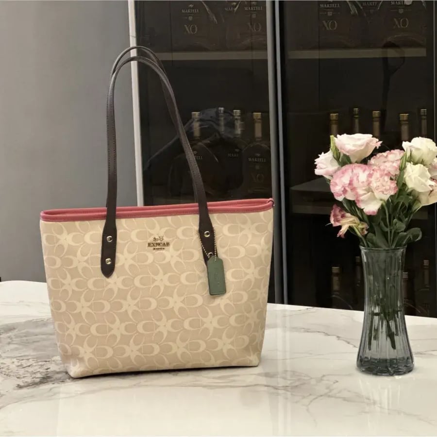 شنطة Coach