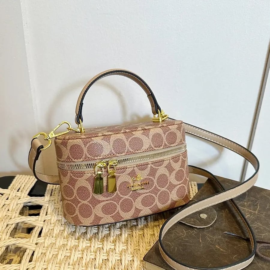 شنطة Coach