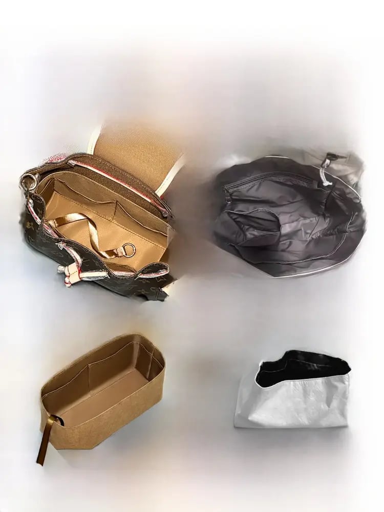 حقيبة مكياج LV