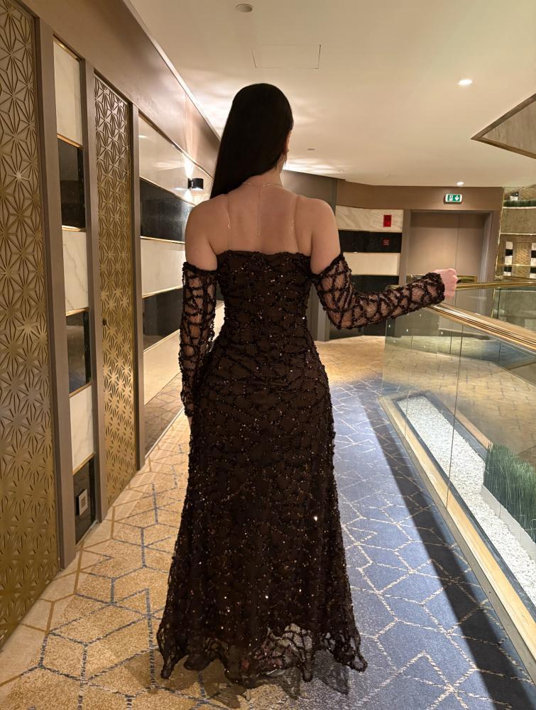 فستان سهرة بني