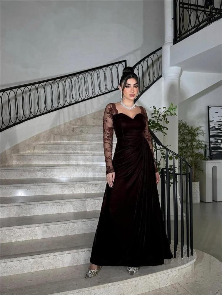 فستان سهرة مخملي من كمام دانيل