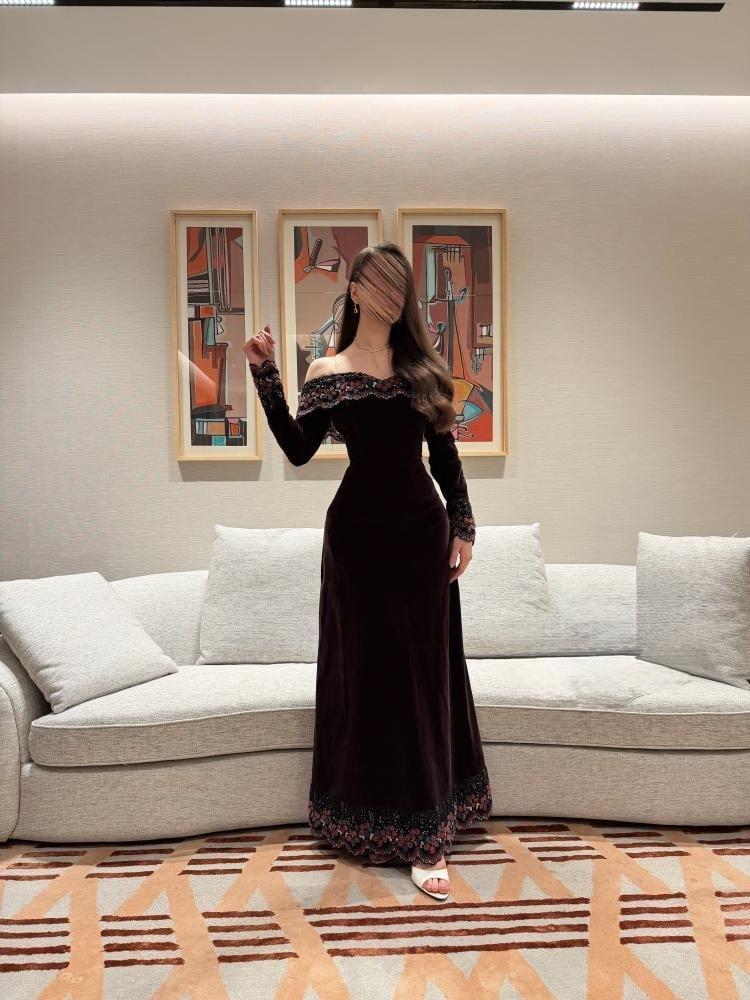 فستان جوخ بني بكلفه مميزه