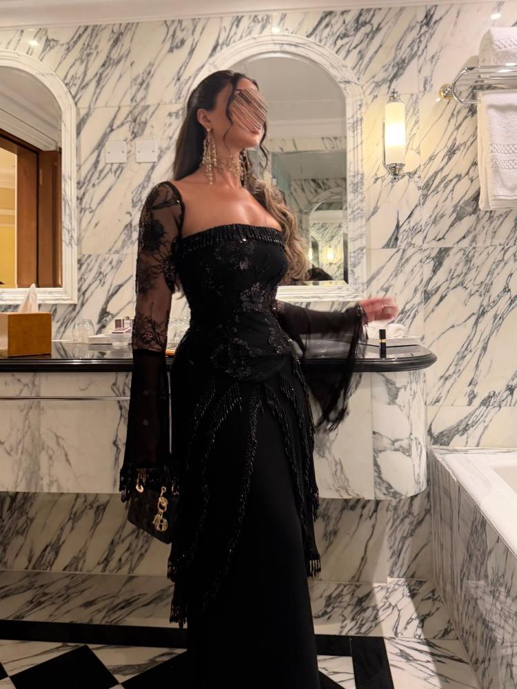 فستان دانتيل - الأسود الملكي | Noir Royal Fringe Gown