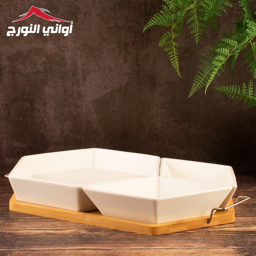 صحن تقديم بقاعدة خشب أبيض